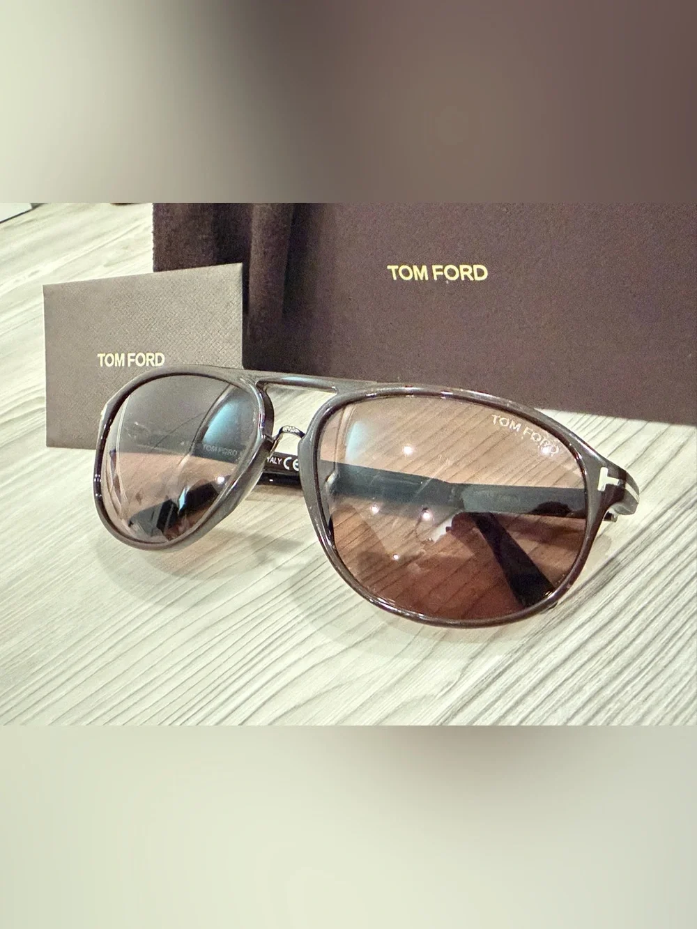 Tom Ford Brown Aviator Sunglasses with Case and Authenticity Card. GUC